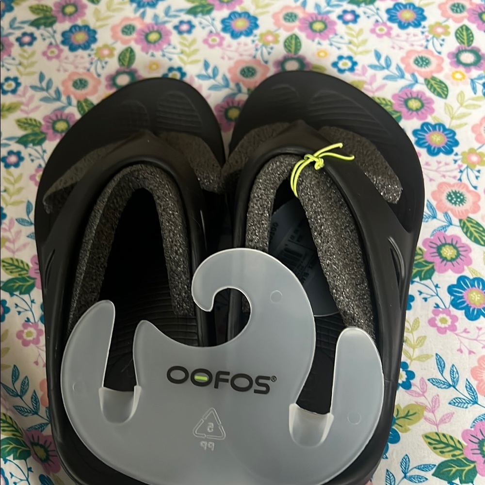COPY - OOFOS woman’s size 7 Black Sandals